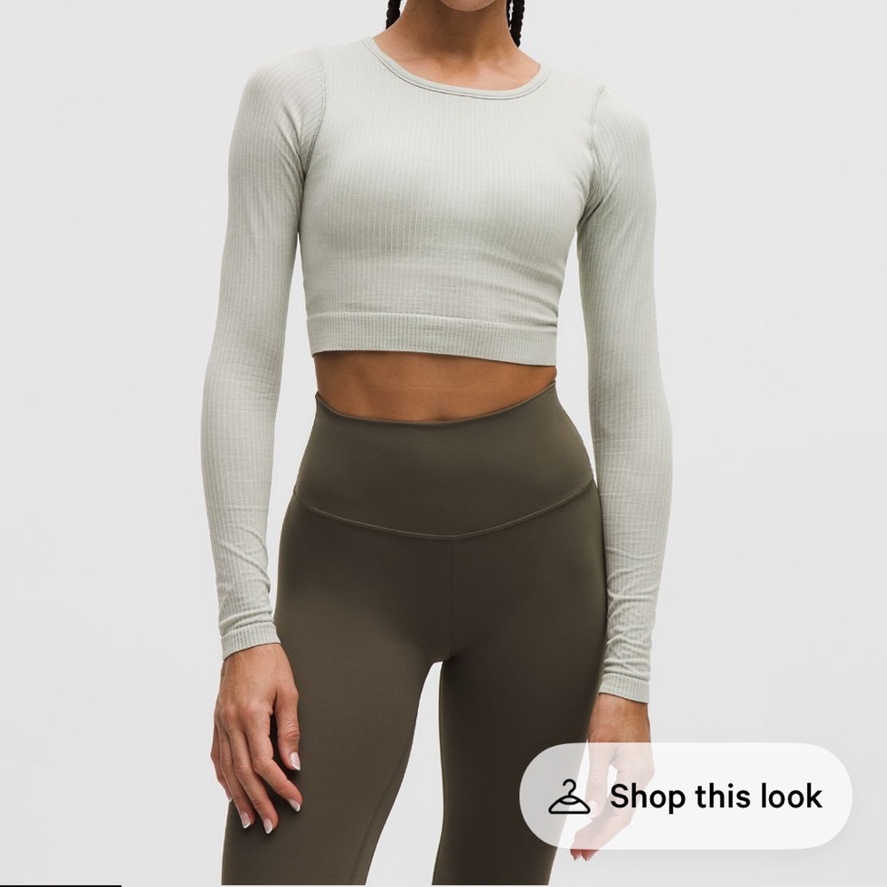 Ebb to the street cropped longsleeve in black!